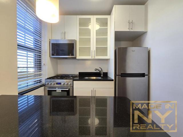 Building Photo - 0 bedroom in SUNNYSIDE GARDENS NY 11104