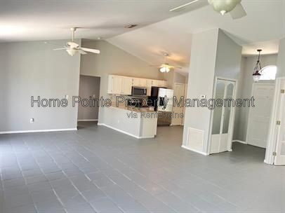 Foto del edificio - 9794 Country Oaks Dr