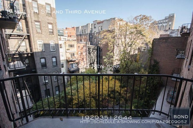 Building Photo - 207 E 12th St