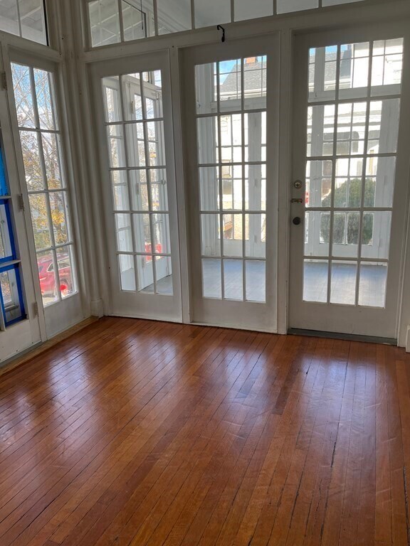 Building Photo - 105 Nesmith St