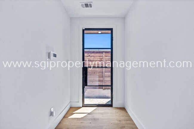 Foto del edificio - 410 Avenue L