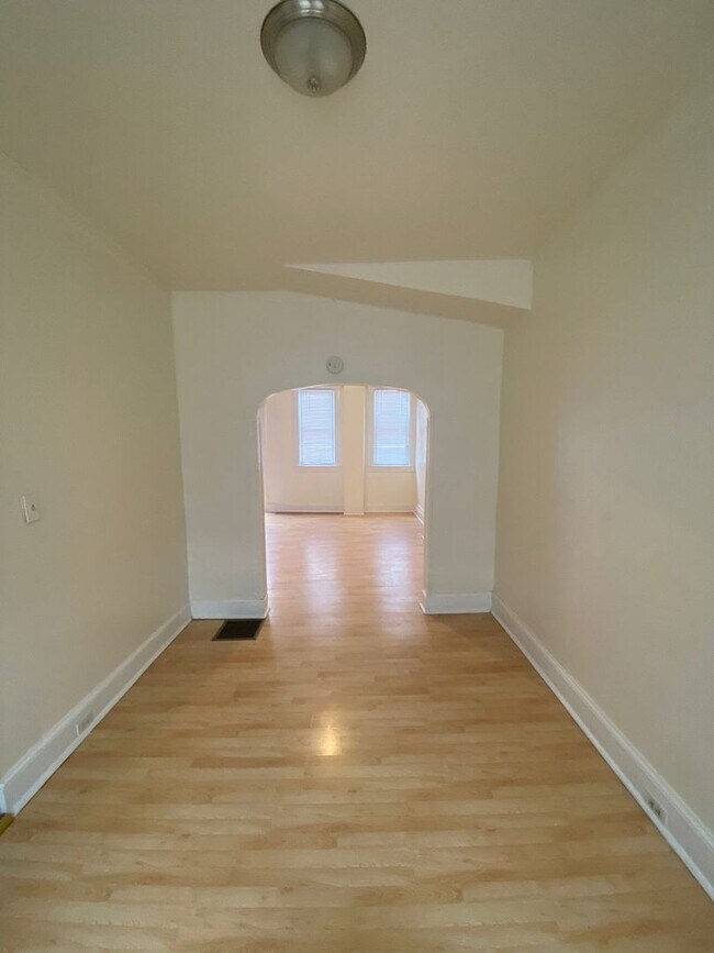 Building Photo - 29 S Morley St