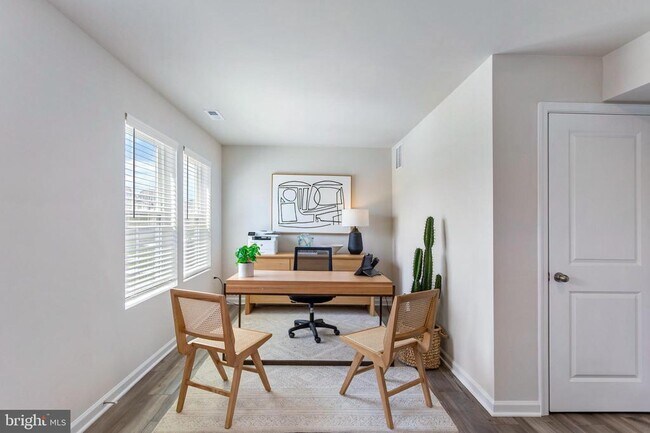 Foto del edificio - 5683 Glencoe Pl