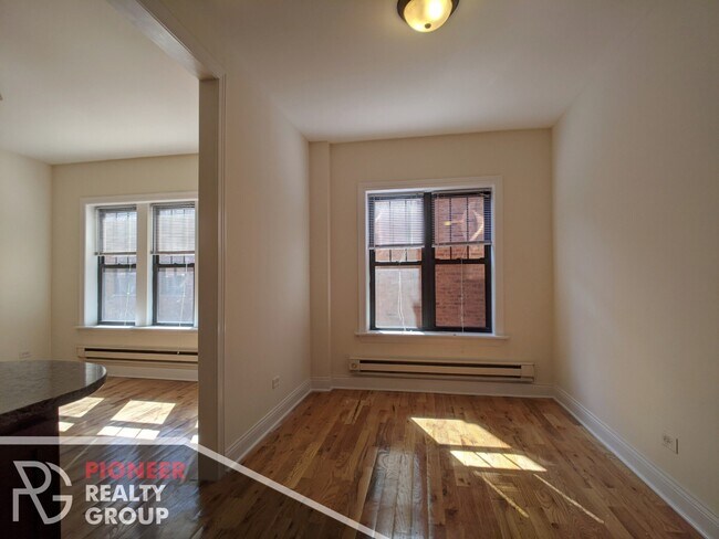 Building Photo - 630 W Cornelia Ave