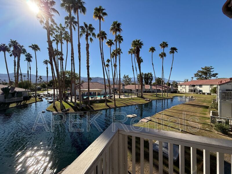 Foto principal - 43376 Cook St