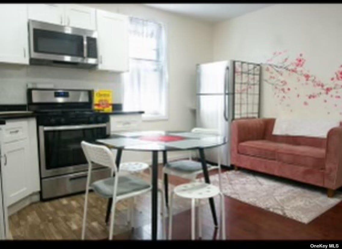 Foto principal - 32-47-47 107th St