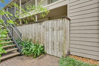 Building Photo - 1100 Augusta Dr