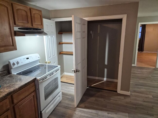 Building Photo - 159 Auburn St