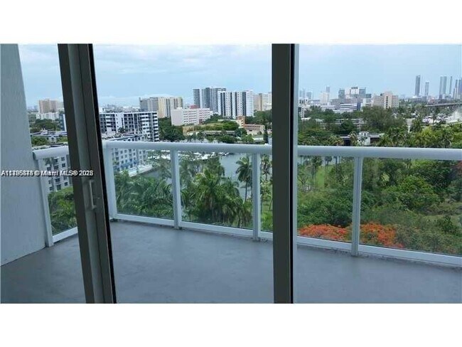 Foto del edificio - 1861 NW S River Dr