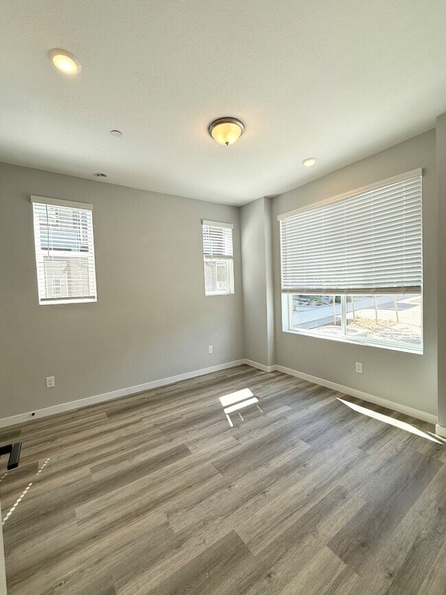 Foto del edificio - 16551 Peak Wy