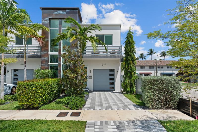 Foto principal - 636 NE 8th Ave