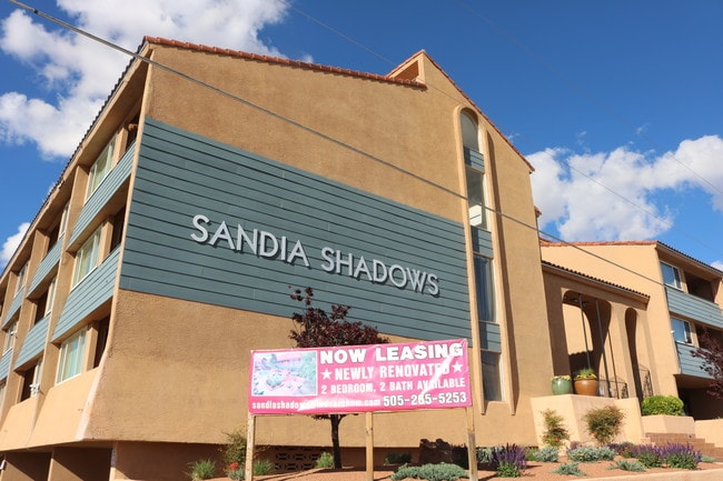 Sandia Shadows Apartment Near UNM - Sandia Shadows