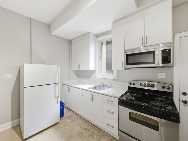 Building Photo - 208 Wilson St