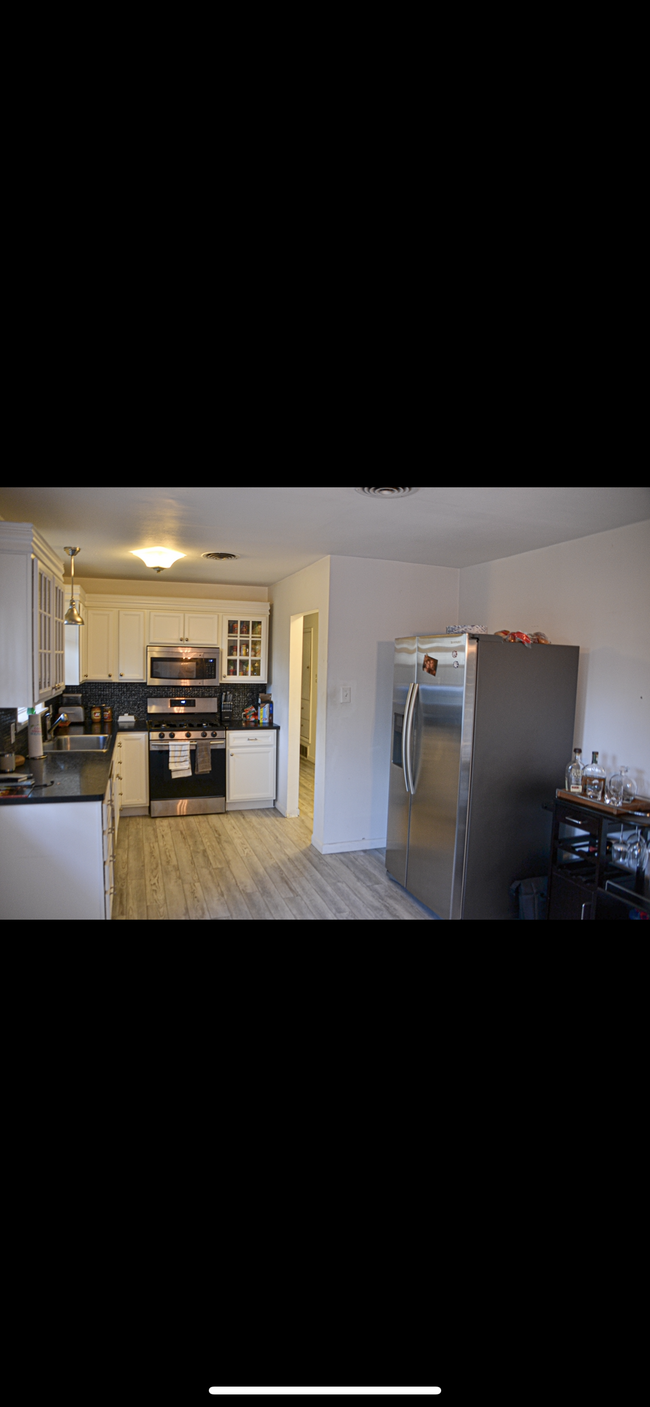 Kitchen Area - 6001 Cliff Dr