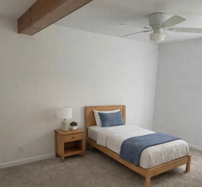 Foto del edificio - 13 S Main St