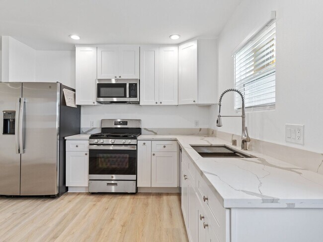 Building Photo - 2049 Cerritos