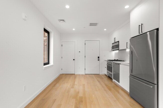 Foto del edificio - 1618 Beacon St