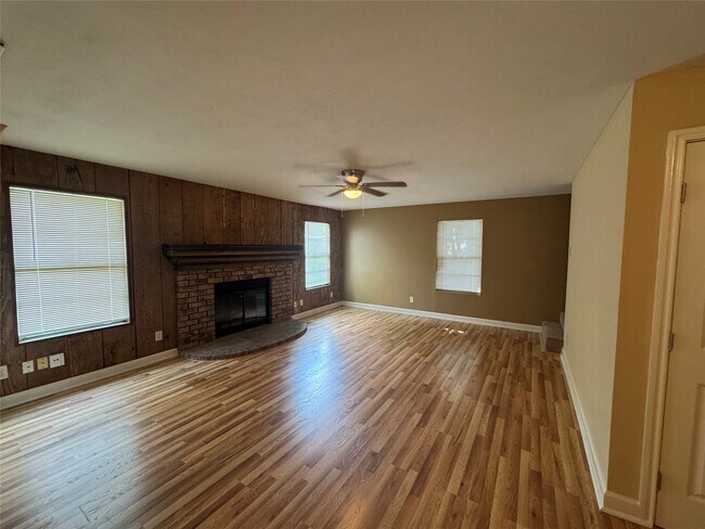 Building Photo - 540 25th St