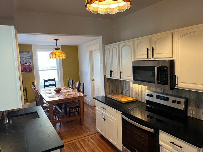 Building Photo - 25 Besch Ave