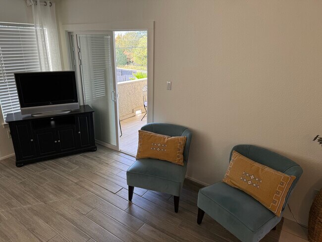 Foto del edificio - 604 Highcrest Dr
