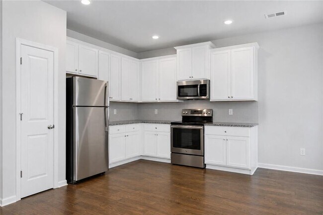 Building Photo - 3370 Highbury Way