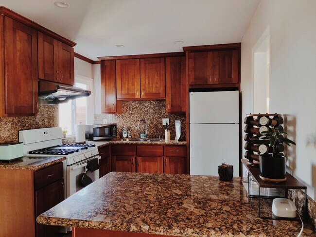 Building Photo - Updated 3Bed/1Bath Single Family Home in S...