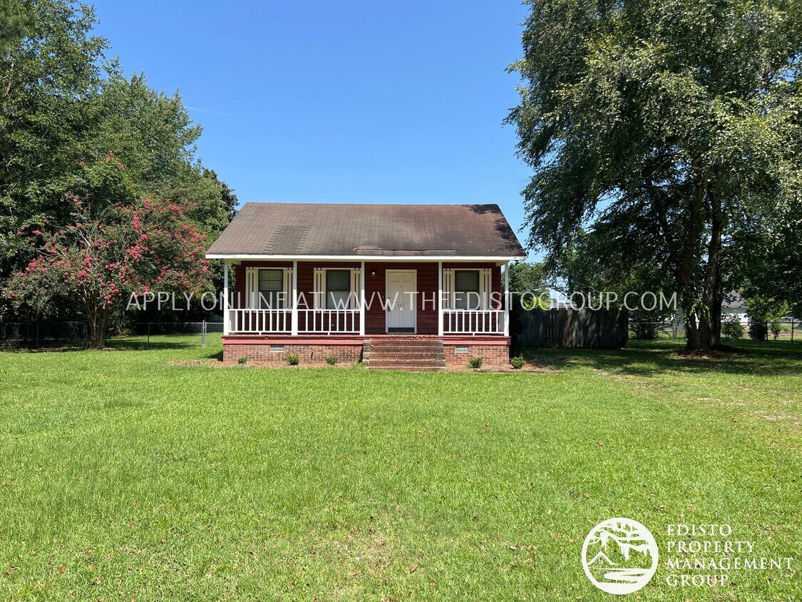 Foto principal - Centrally Located Two Bedroom, One Bathroo...