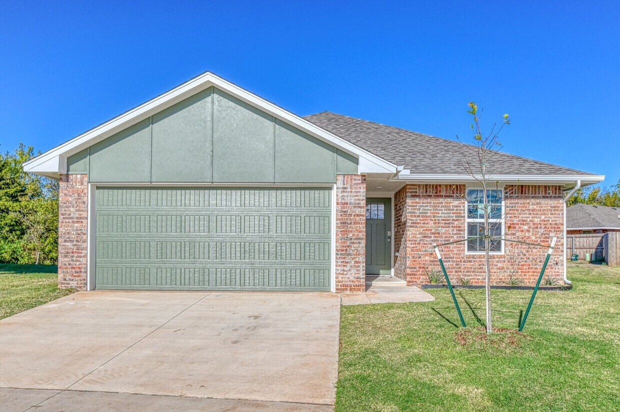 Foto principal - Brand New Construction! Lawn care provided!