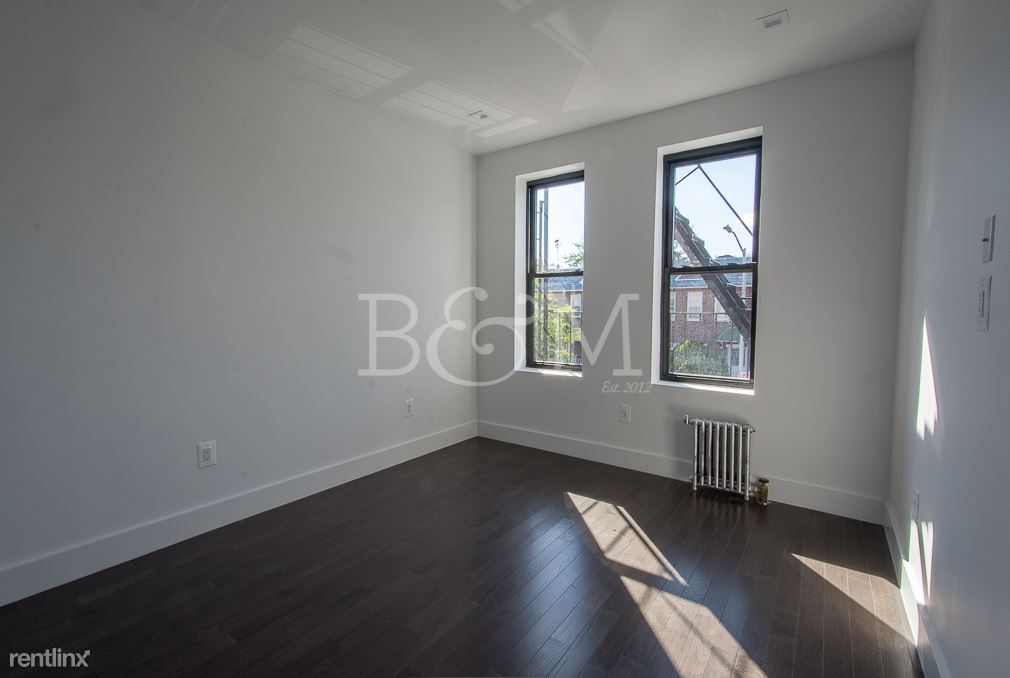 Primary Photo - 328 Covert St