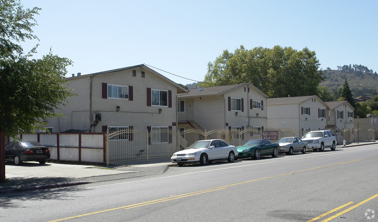 Primary Photo - Courtyard Terrace Apartments