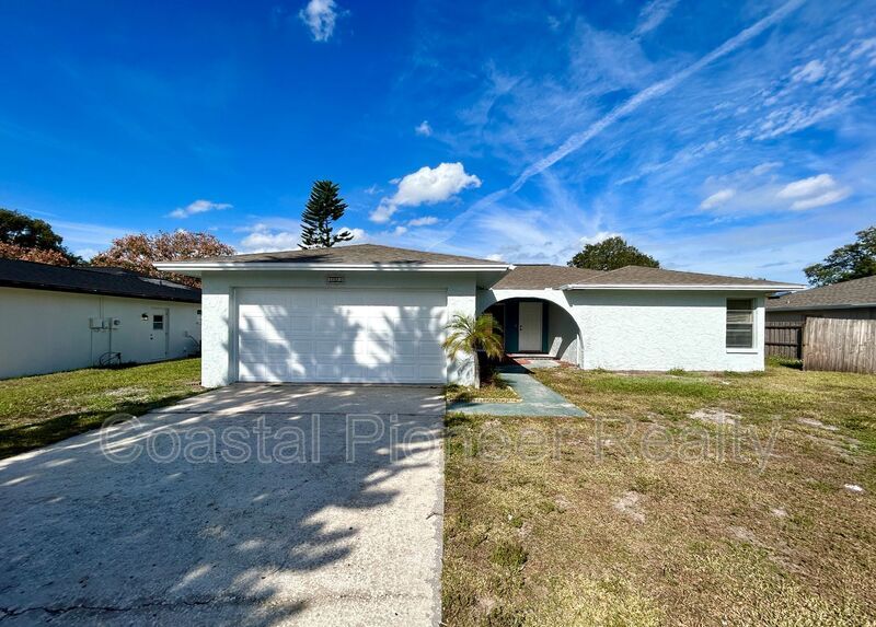 Primary Photo - 805 Gateway Ln