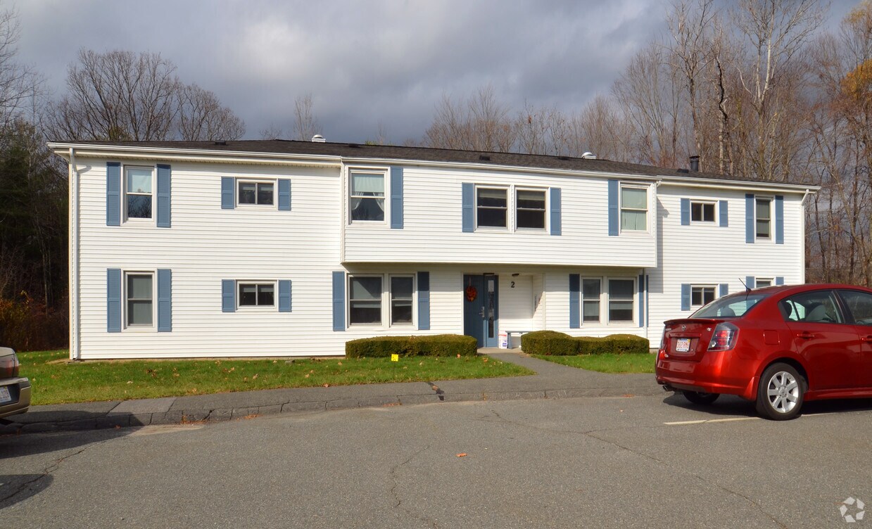 Redbrook Village Apartments in Orange, MA