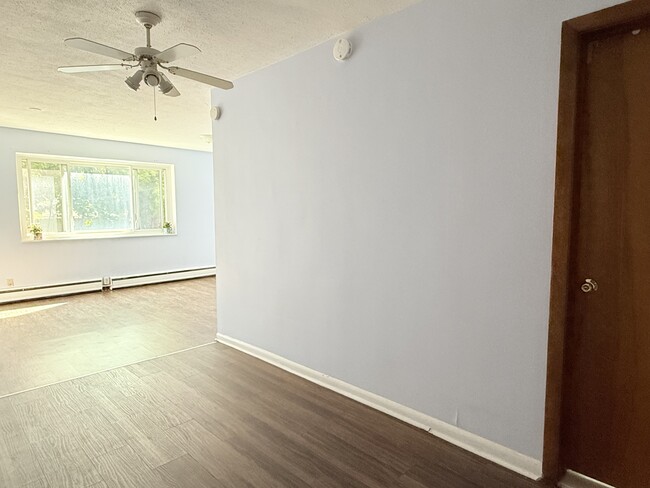Building Photo - 1590 Ouellette Ave