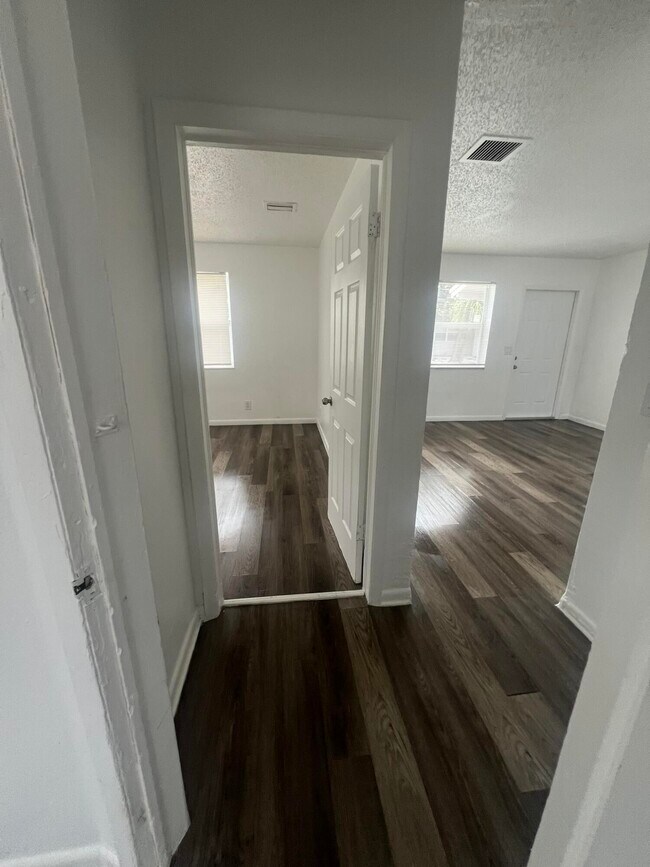Foto del edificio - 1021 Henrietta Ave