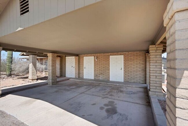 Building Photo - 6617 N Montrose Dr