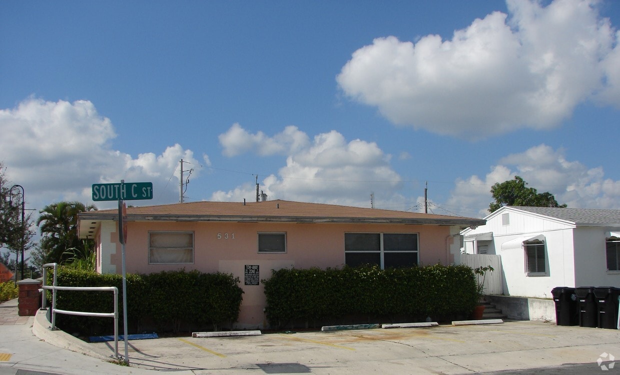 Primary Photo - Rainbow Apartments