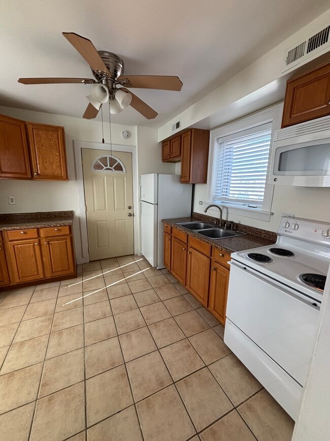 Kitchen - 5844 W 55th St