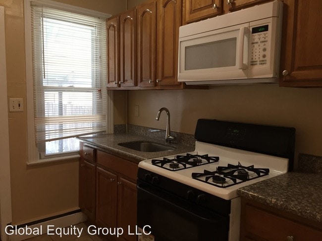 Building Photo - 1 br, 2 bath House - 283 Ashmore St.
