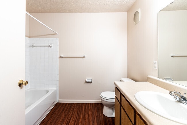 1BR, 1BA - 745SF - CROOKED CREEK I