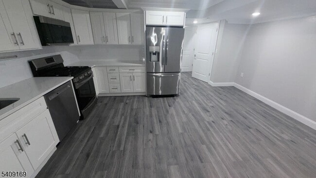 Building Photo - 549 Palisade Ave