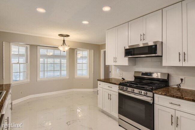 Foto del edificio - 5 br, 2.5 bath House - 180 Deer Forest Roa...