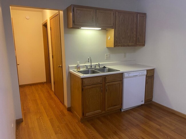 Building Photo - New Phila Duplex