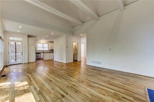 Building Photo - 1103 Fairway Gardens NE
