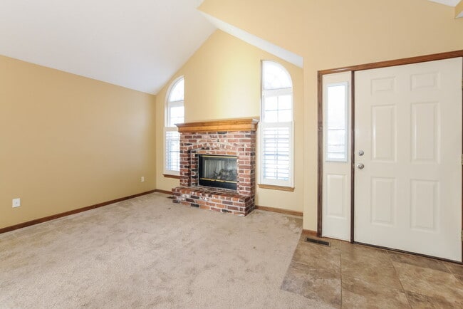 Building Photo - 2014 Mantilla Ln