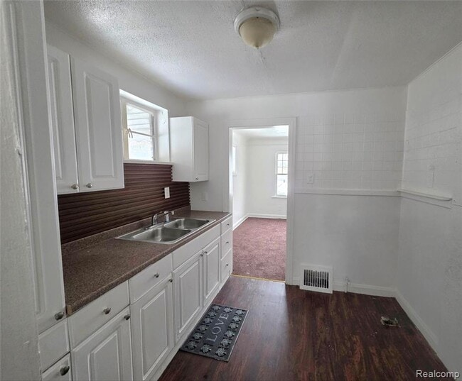 Building Photo - 18244 Lenore Ave