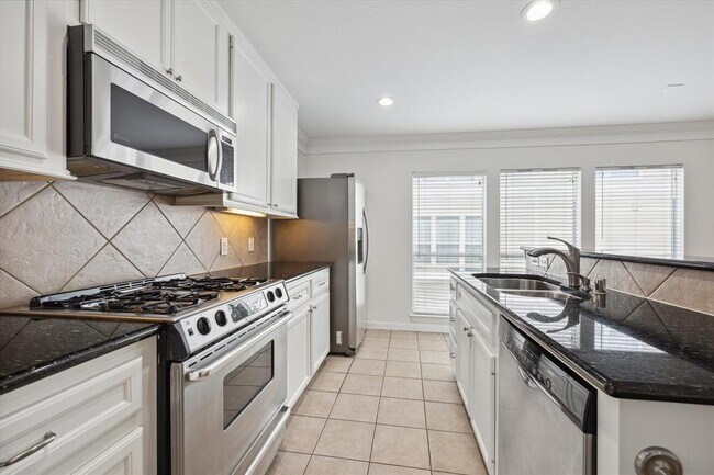 Foto del edificio - 1273 W 17th St