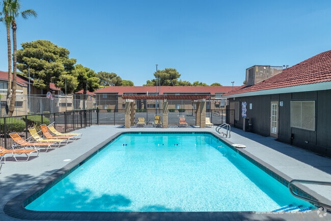 Pool - Hesperian Falls Apartments