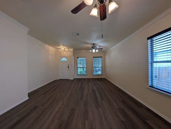 Foto del edificio - Dove Crossing 3/2/2 / No Carpet / Fridge Included / Fenced in Yard / NBISD