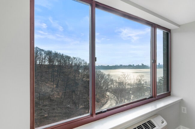 Building Photo - 100 Old Palisade Rd