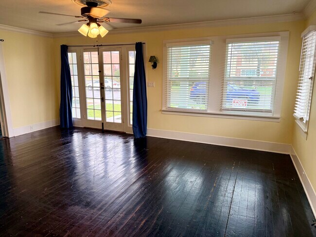 Sala de estar 2 - 308 E School St